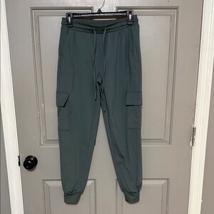 Rachel Zoe Men's Cargo Joggers in Forest Green